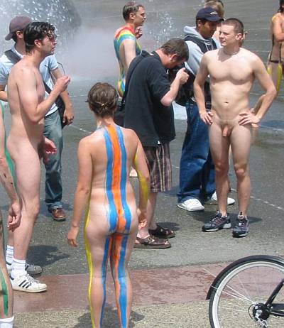 naked cyclists cooling off
